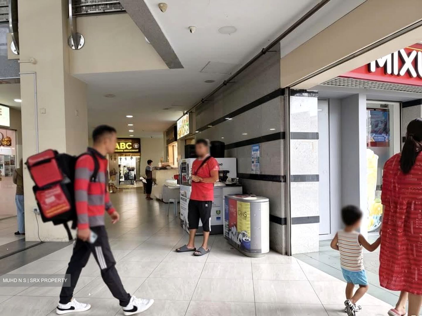 Elias Mall (D18), Retail #560992131